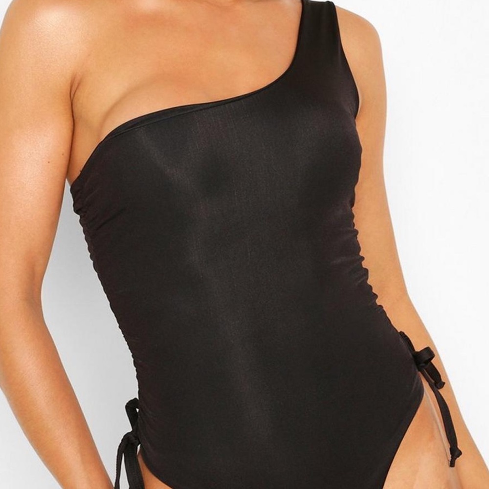NWT Boohoo One Shoulder Ruched Side Swimsuit
